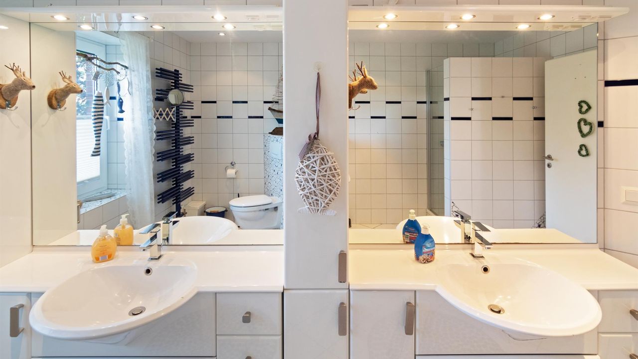 Bad Doppelwaschbecken EG Bad Doppelwaschbecken EG